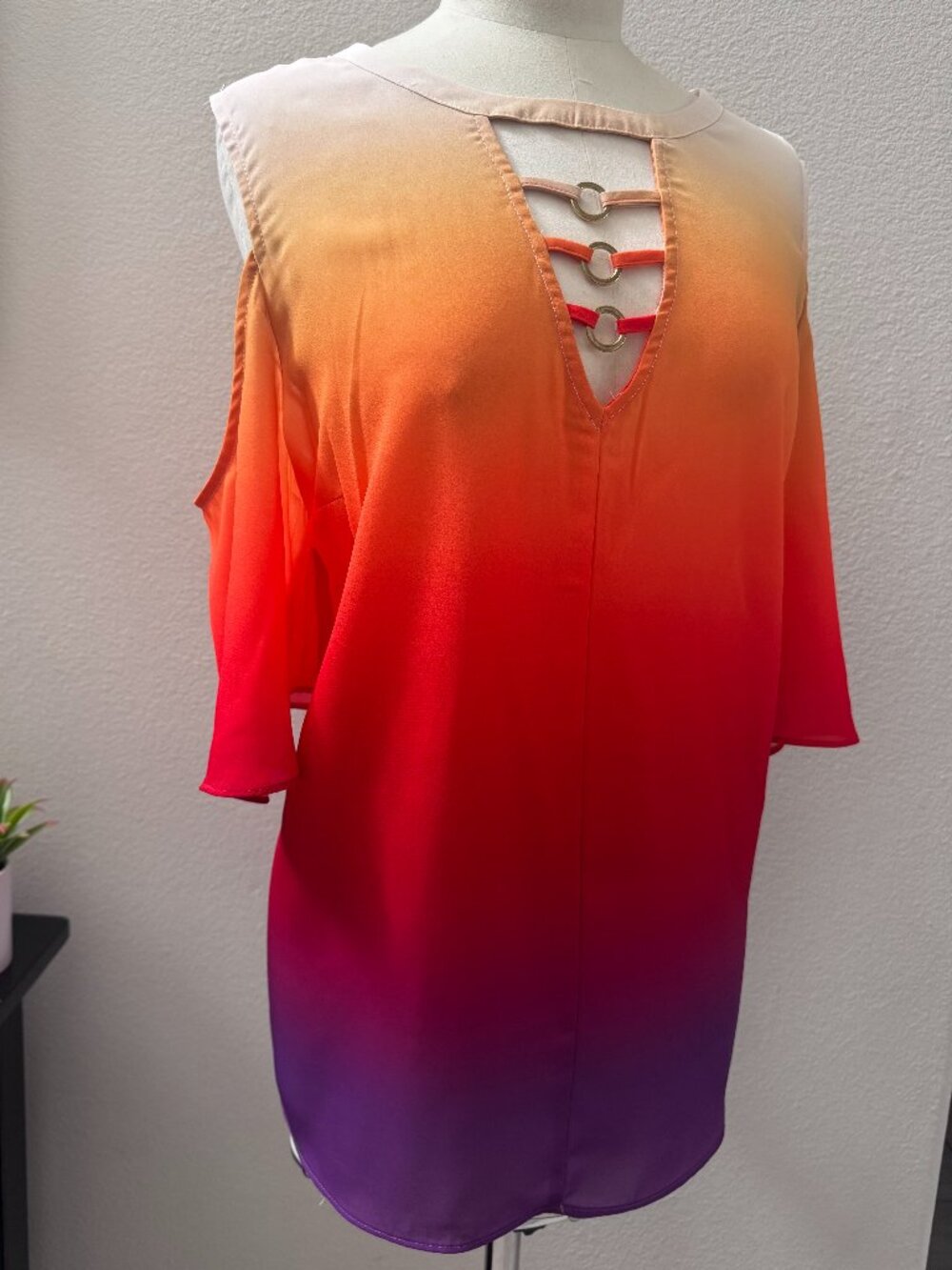 *NWT* Bold Elements Women's Cold Shoulder Keyhole Neckline Blouse XXL